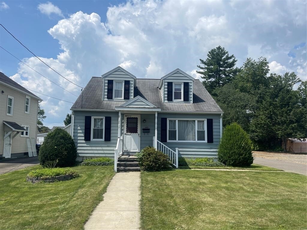 Primary Photo - 345 Maple St