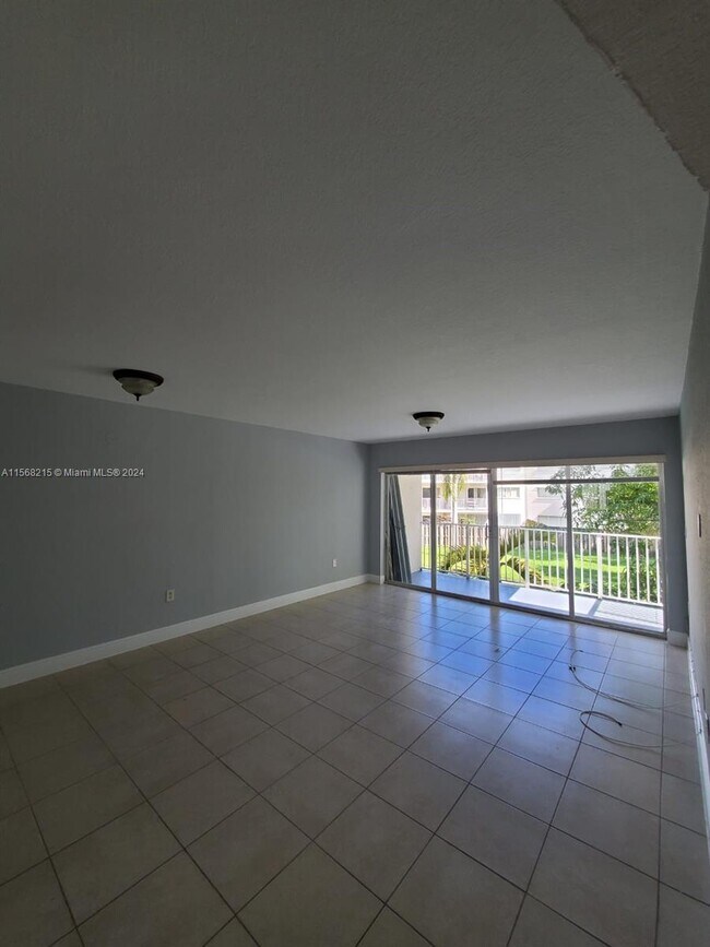 Building Photo - 7737 N Kendall Dr