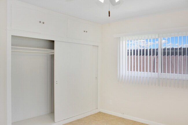 Bedroom 1 Closet - 2515 Birch St