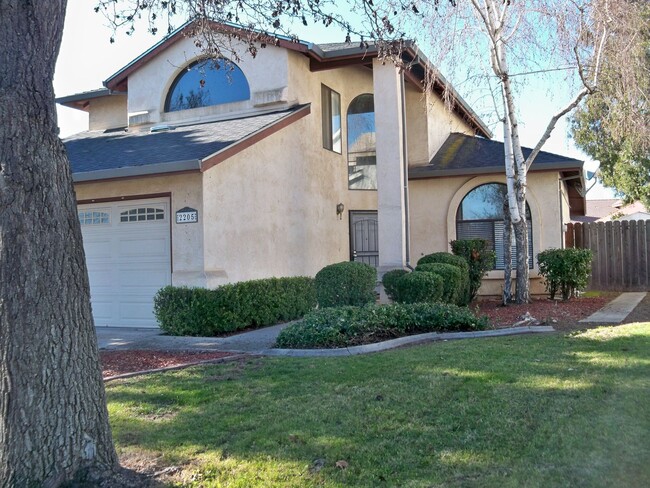 Building Photo - Northeast Modesto With Pool