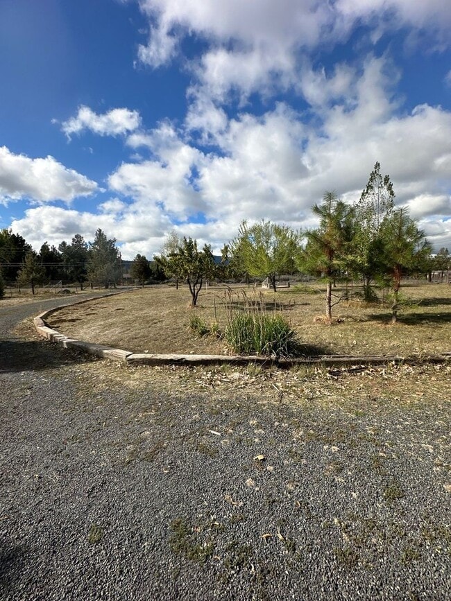 Building Photo - 15517 Riveredge Rd