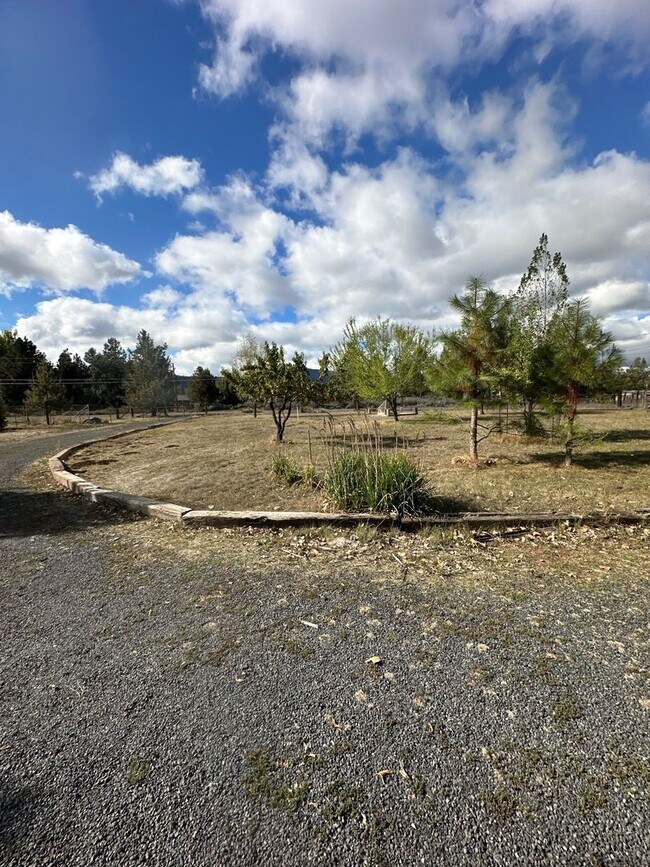Foto del edificio - 15517 Riveredge Rd