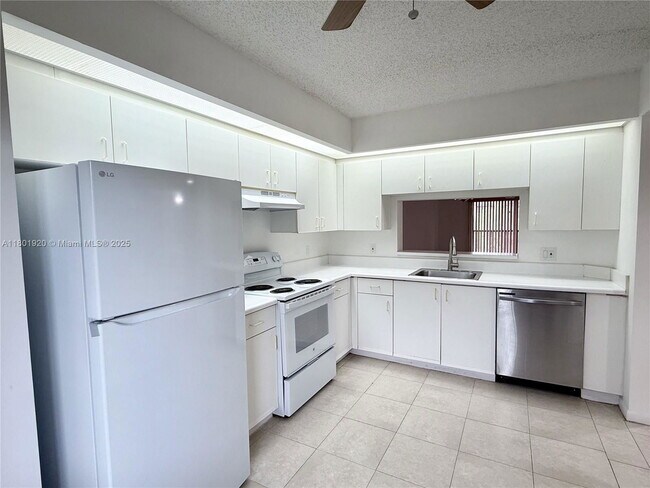 Building Photo - 12650 SW 15th St