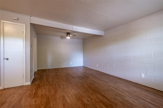 Foto del edificio - 901 Springdale Rd