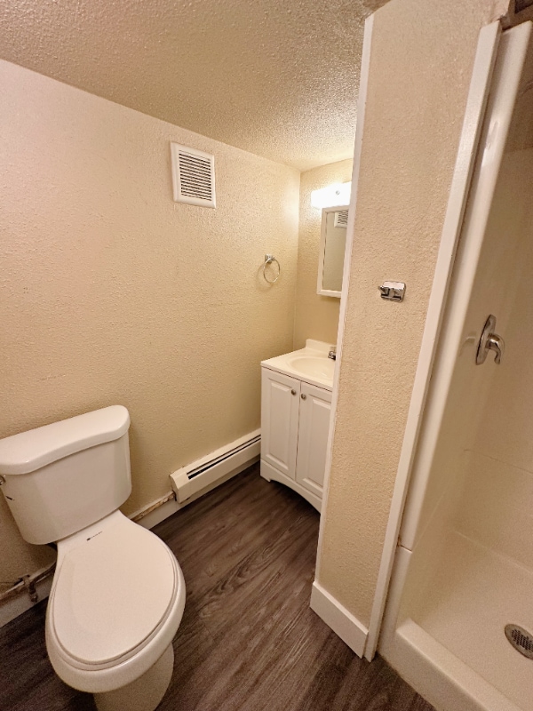 Building Photo - 748 Cook Ave