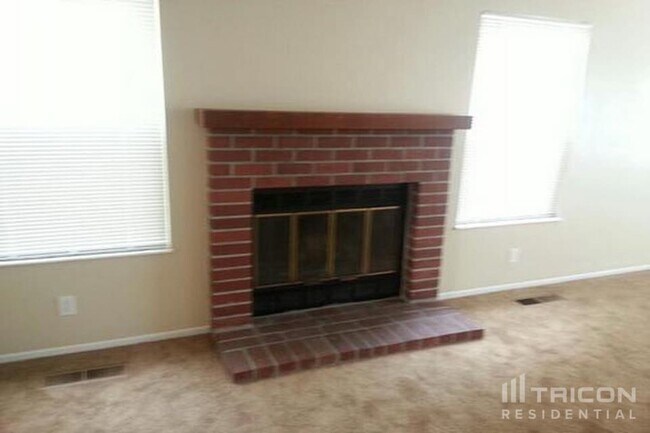 Building Photo - 1412 Express St