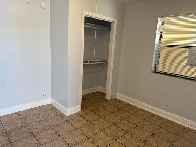 Foto del edificio - 3300 Broadway