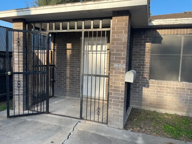 Foto del edificio - 1313 E Harrison St