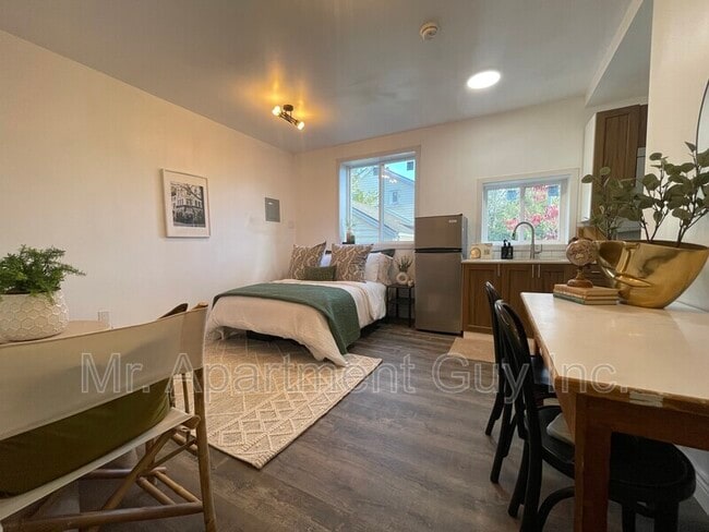 Building Photo - 45 St Paul St W