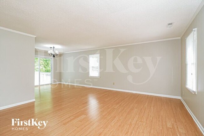 Foto del edificio - 5009 Pinewood Ct