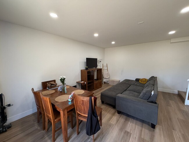 Foto del edificio - 5418-5420 Baja Drive