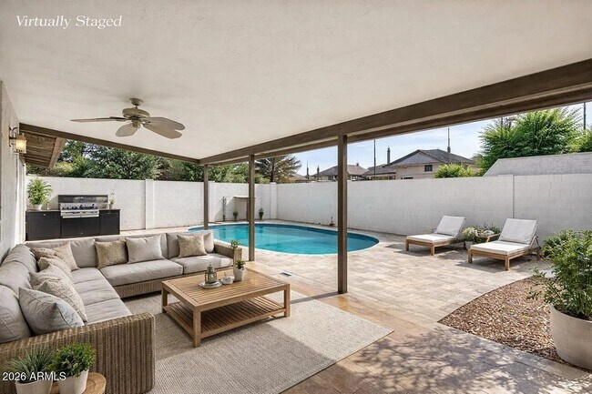 Building Photo - 1725 E La Jolla Dr