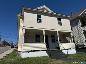 Building Photo - 174 Main St