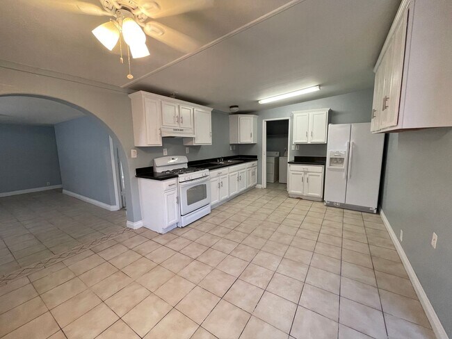 Building Photo - Beautiful home in East Las Vegas