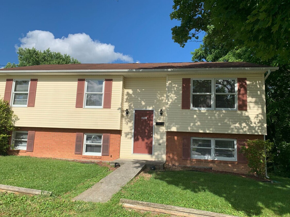Primary Photo - 4 Bedroom 3 Bath House with 2 Car Detached...