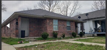 Building Photo - 1725 Lakeshore Dr