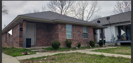 Building Photo - 1725 Lakeshore Dr