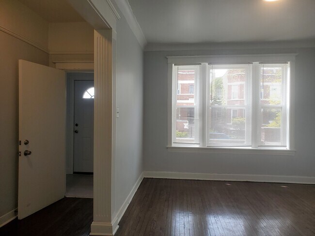 Foto del edificio - 6243 S Rhodes Ave