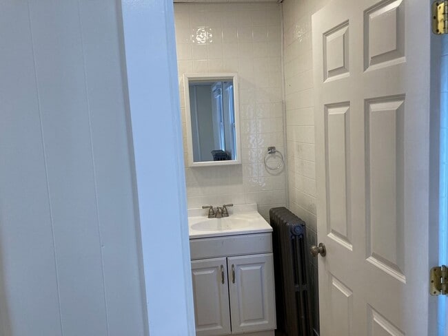 Building Photo - 64 Gray St