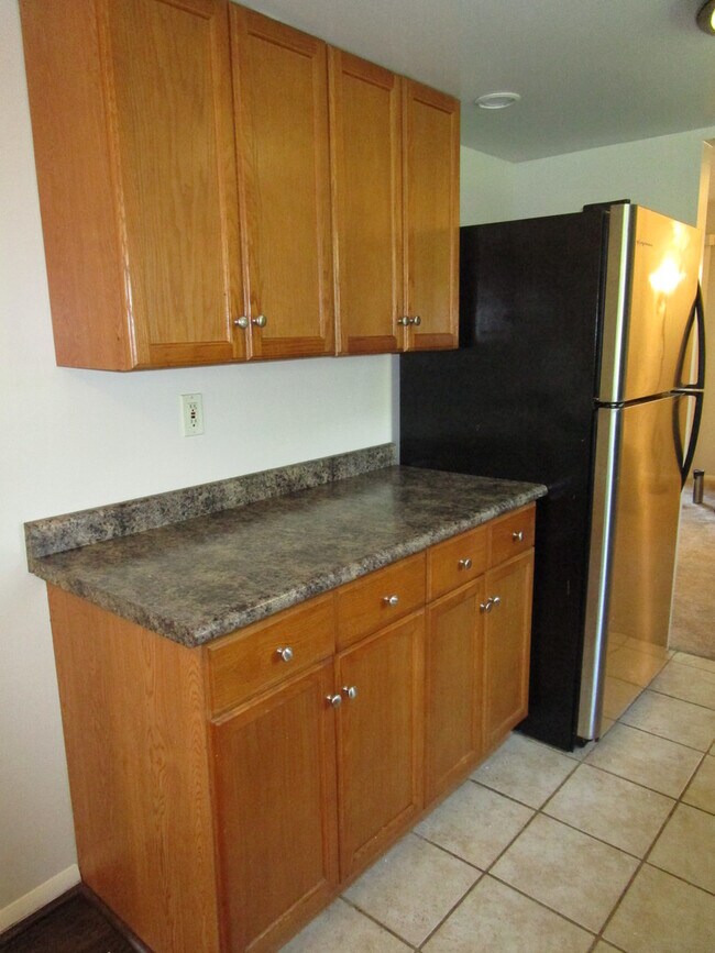 Building Photo - Gorgeous 3 BR/1.5 BA EOG Townhome in Pasad...