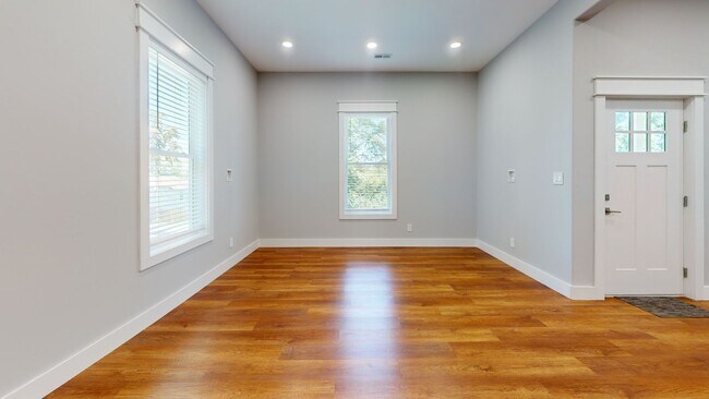 Foto del edificio - 1401 Forest Ave