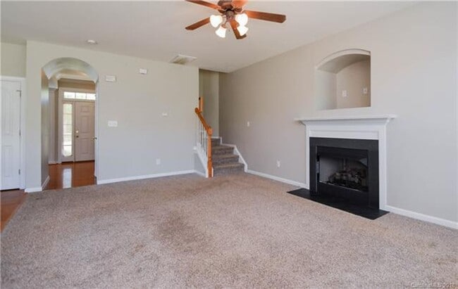 Building Photo - 4 BR/2.5BA  Community Pool | Fenced backyard!