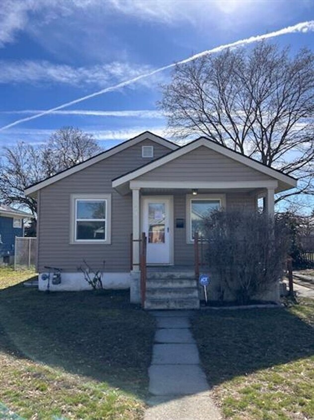 Foto principal - Single Family Home on Spokanes North Side!!