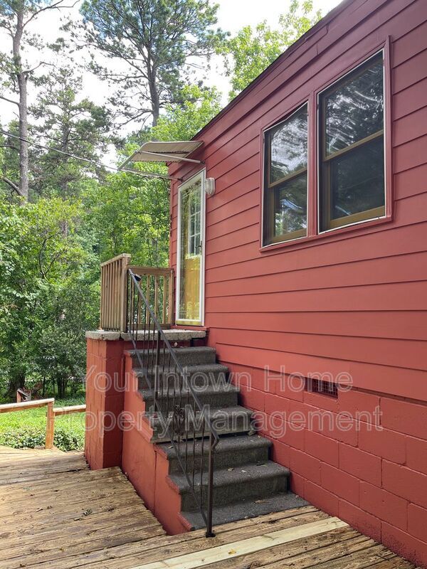 Building Photo - 824 San Antonio Dr NE