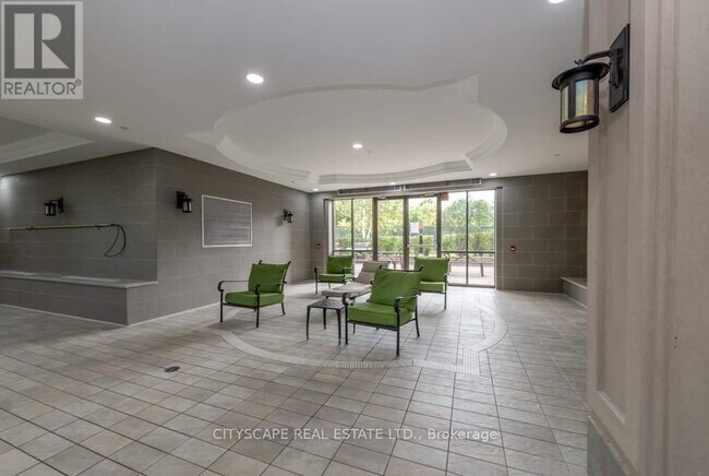 Photo du bâtiment - 710 Humberwood Blvd