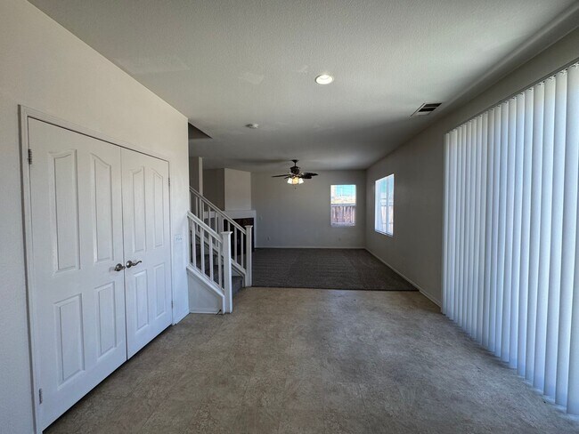 Foto del edificio - Victorville 3 Bedroom Home
