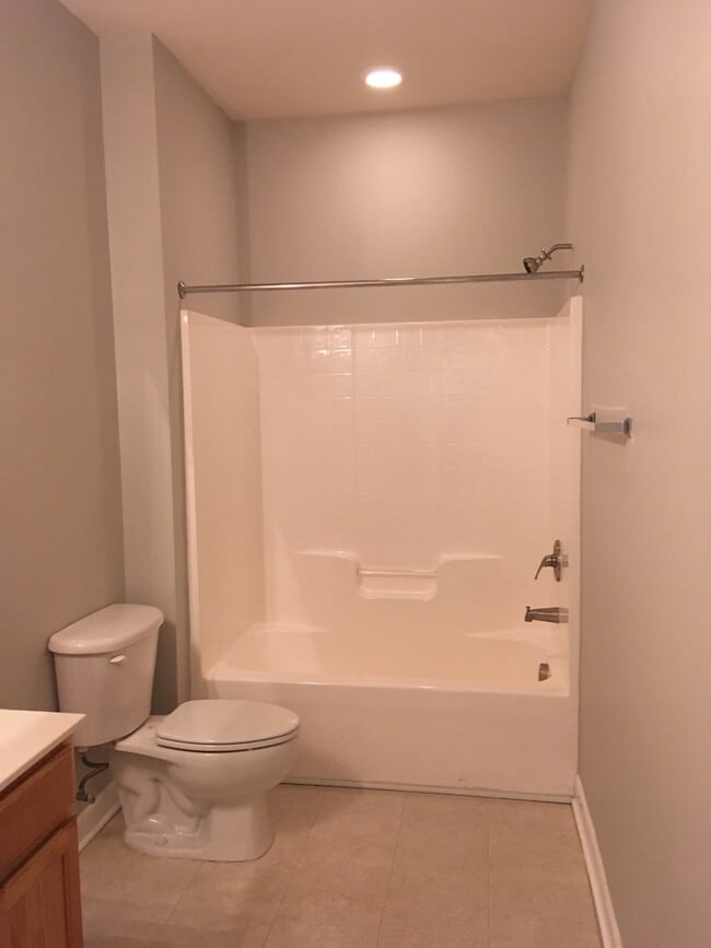 Building Photo - Marvelous 3 Bedroom Sanford Townhome!!