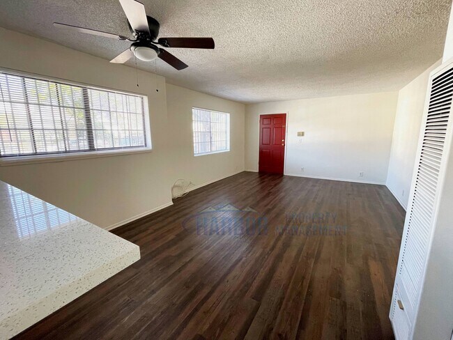 Foto del edificio - 1574 W 207th St
