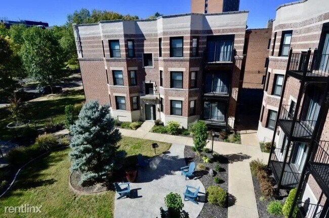 Foto del edificio - 1 br, 1 bath Apartment - 4405 Forest Park Ave