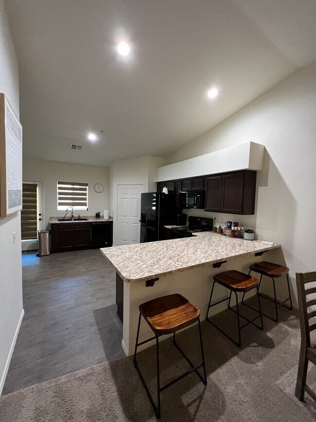 Foto del edificio - 7387 E 37th Pl