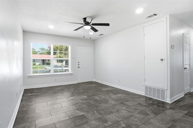 Building Photo - 1013 Irion Dr