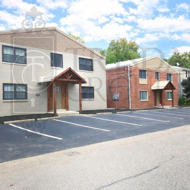 Foto del edificio - Avail July 1: 2BR Apt in Crafton, 1 Off Street Parking, AC, W/D included, Quartz Countertops, DW,...