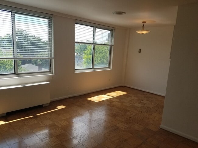 Interior Photo - Robin Towers