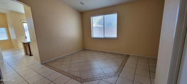 Foto del edificio - 12743 W Merrell St