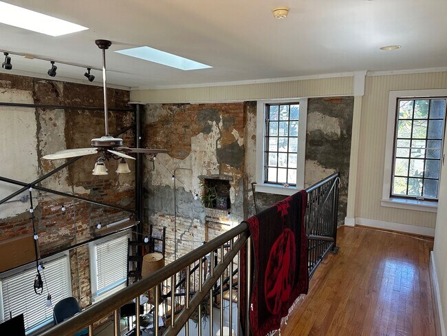 Foto del edificio - Must See Barber St Beauty