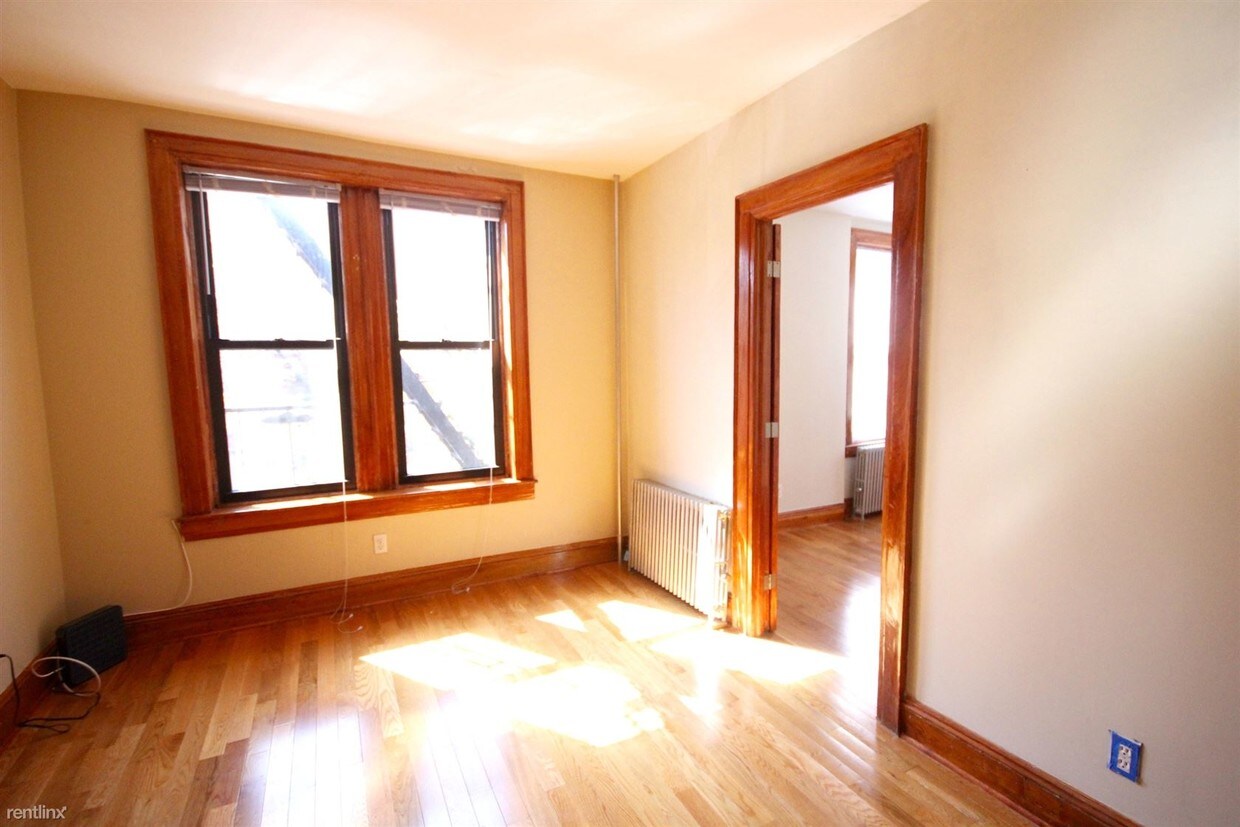 Primary Photo - 1701 Gates Ave