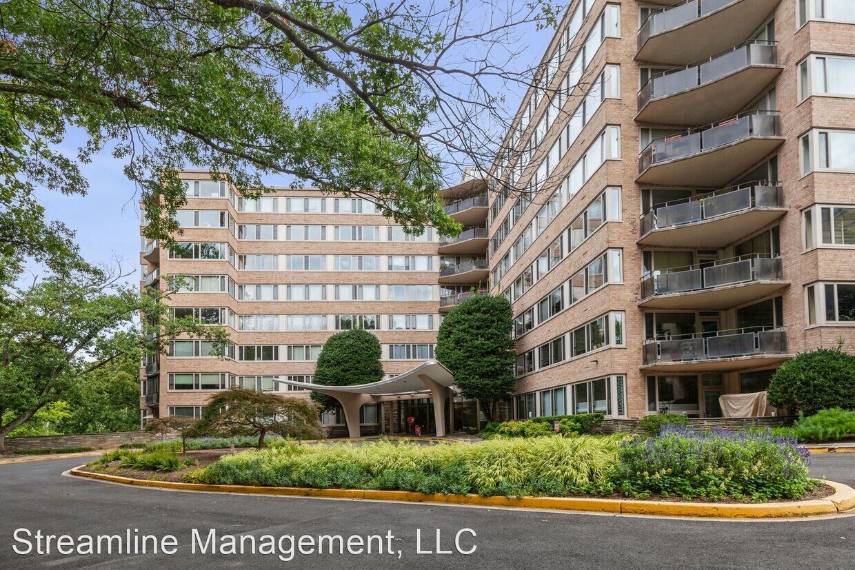 Foto principal - Studio, 1 bath House - 4101 Cathedral Ave ...