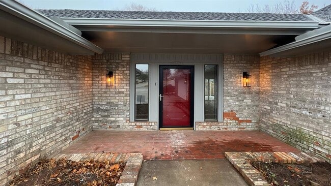 Foto del edificio - 12510 Maple Ridge Rd