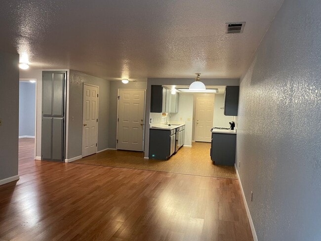 Building Photo - 1391 SW Kokanee Ln
