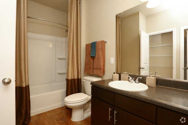 2BR, 2BA Grand Courtyard - 1088SF - Second Bathroom - AVIA at the Lakes