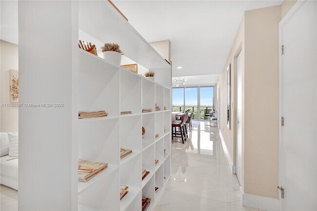 Foto del edificio - 16385 Biscayne Blvd