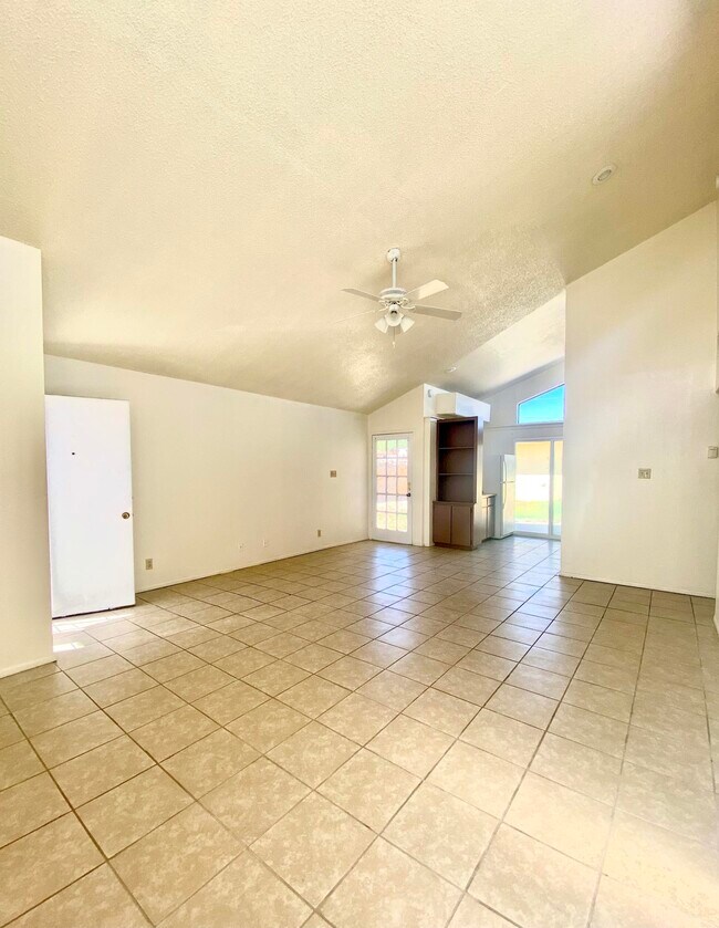 Foto del edificio - 3701 Hercules Ave