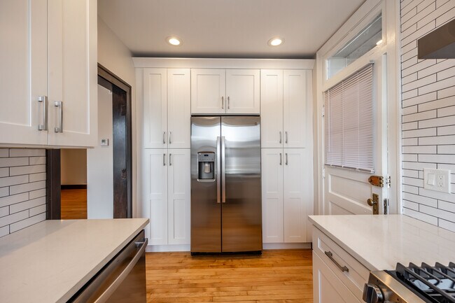 Foto del edificio - 6409 N Talman Ave