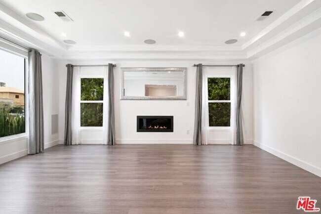 Foto del edificio - 616 N Formosa Ave