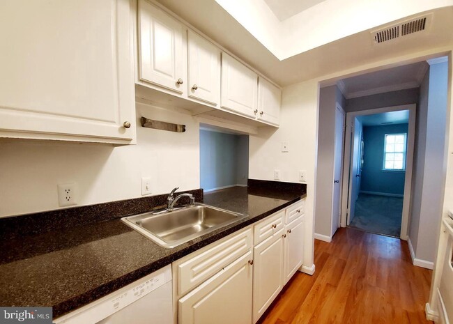 Building Photo - 18308 Streamside Dr
