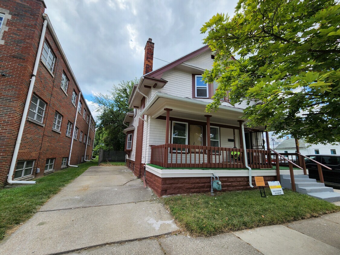 Primary Photo - 711 Vance St